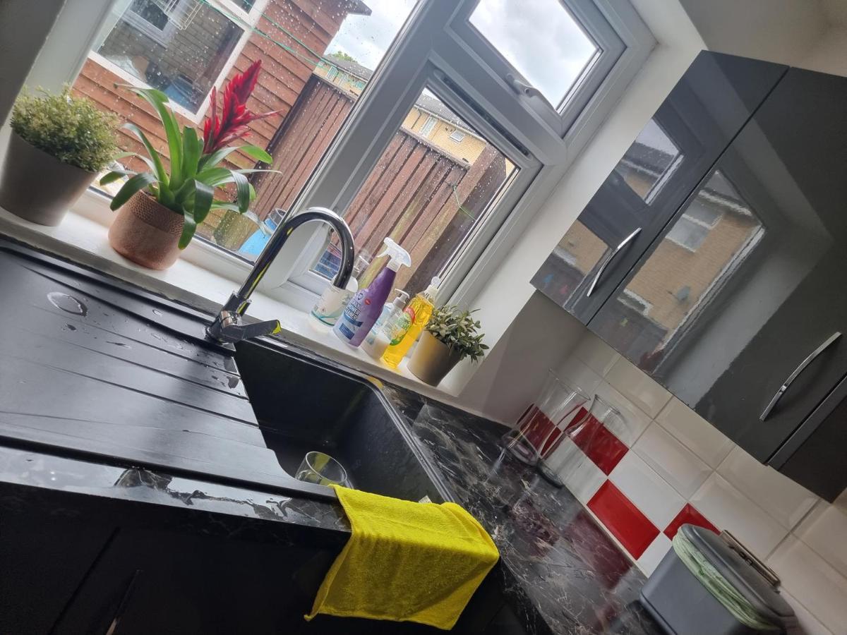 Spacious House In Central Manchester Bagian luar foto