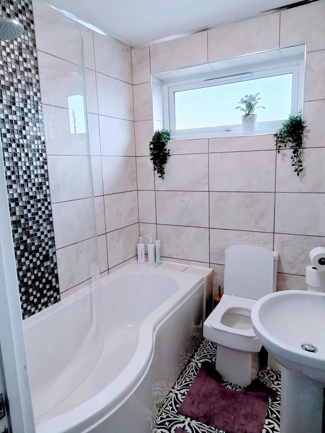 Spacious House In Central Manchester Bagian luar foto